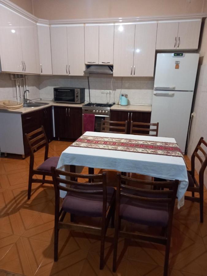 Guest House Saman Garni Bagian luar foto