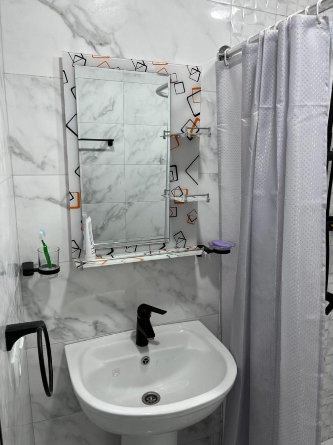Guest House Saman Garni Bagian luar foto