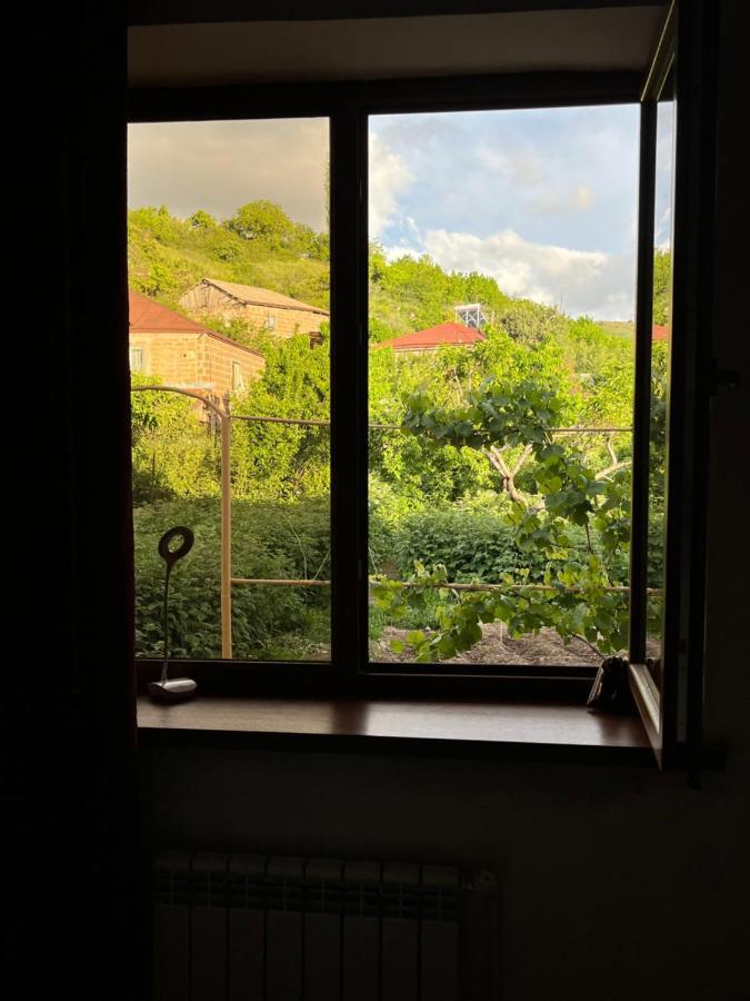 Guest House Saman Garni Bagian luar foto