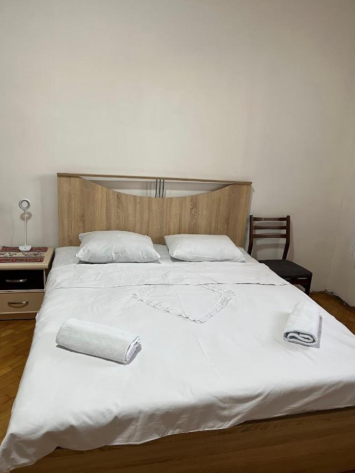 Guest House Saman Garni Bagian luar foto