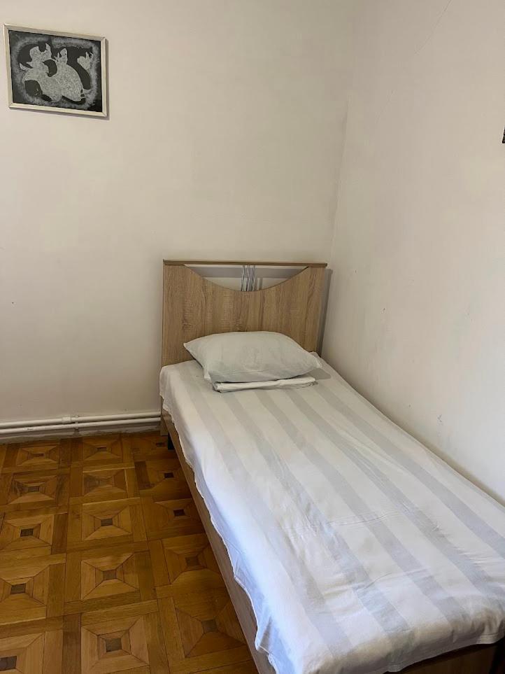Guest House Saman Garni Bagian luar foto